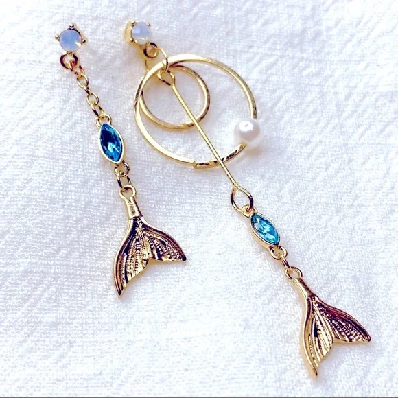 ❣️$25/3❣️ Mermaid Moonstone Blue Rhinestone Dangle Difference Earrings - Picture 1 of 9